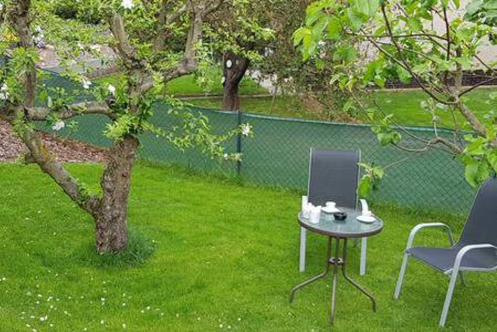 Suite With Back Garden Karlsbad Exteriör bild